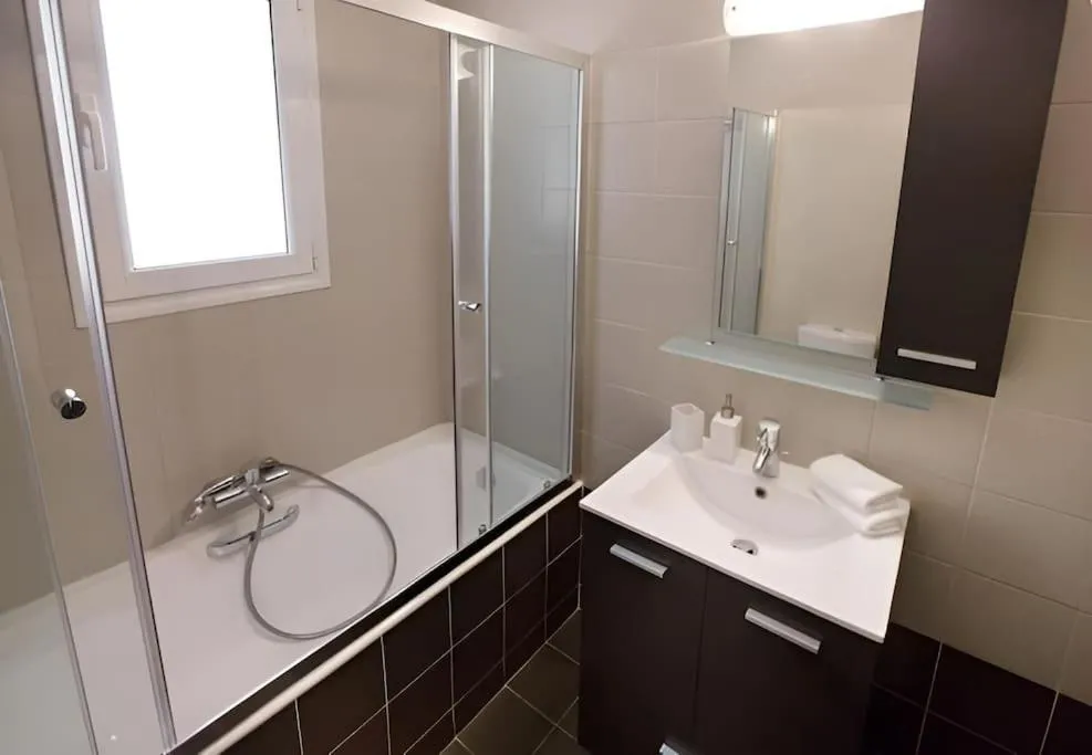 Image 2 of Modern Apartment in the Heart of the City