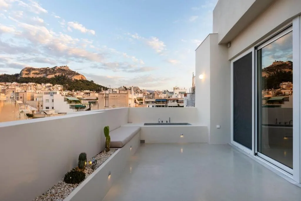 Image 5 of Penthouse with Private Rooftop and Hot Tub