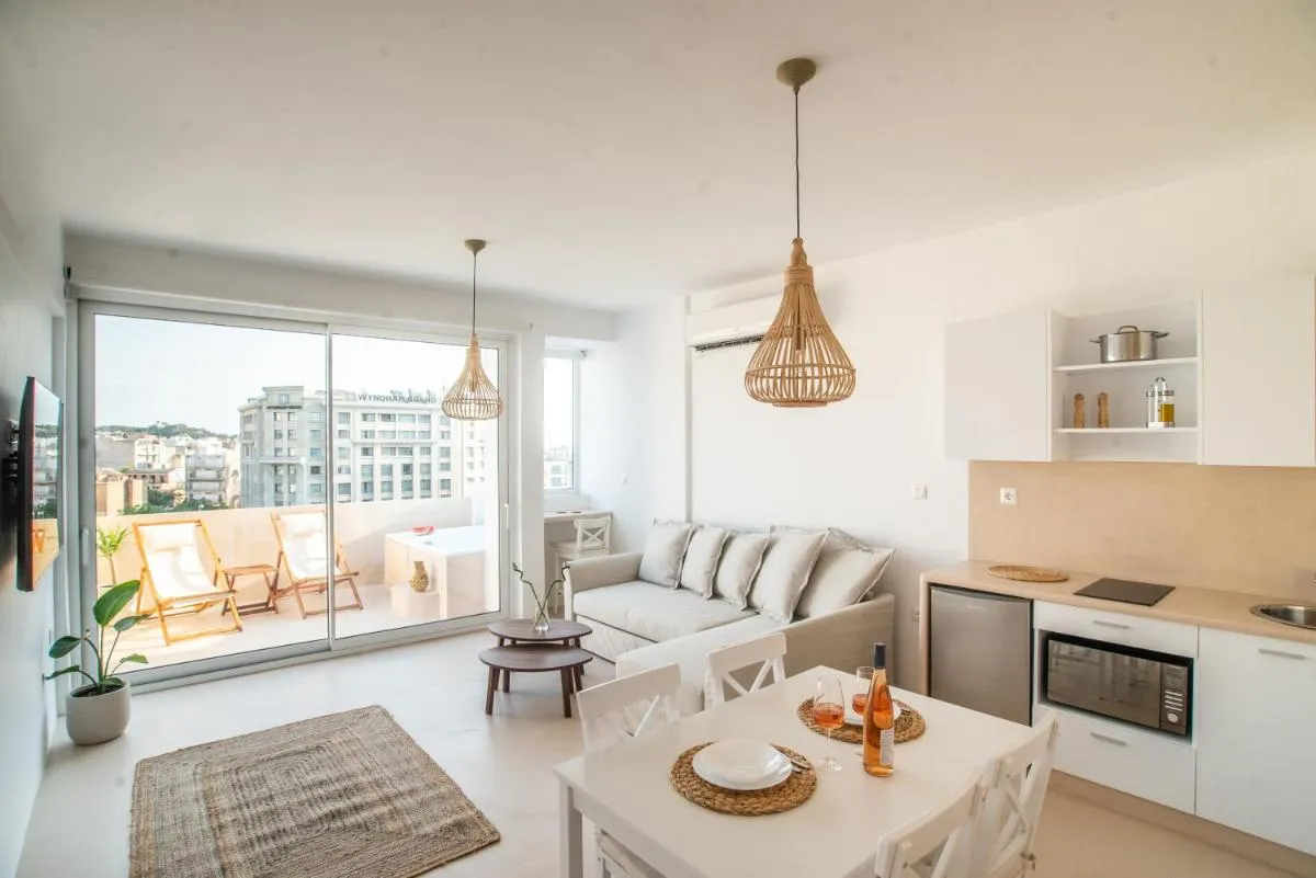 Image 4 of Private Jacuzzi & Acropolis View – The Suite