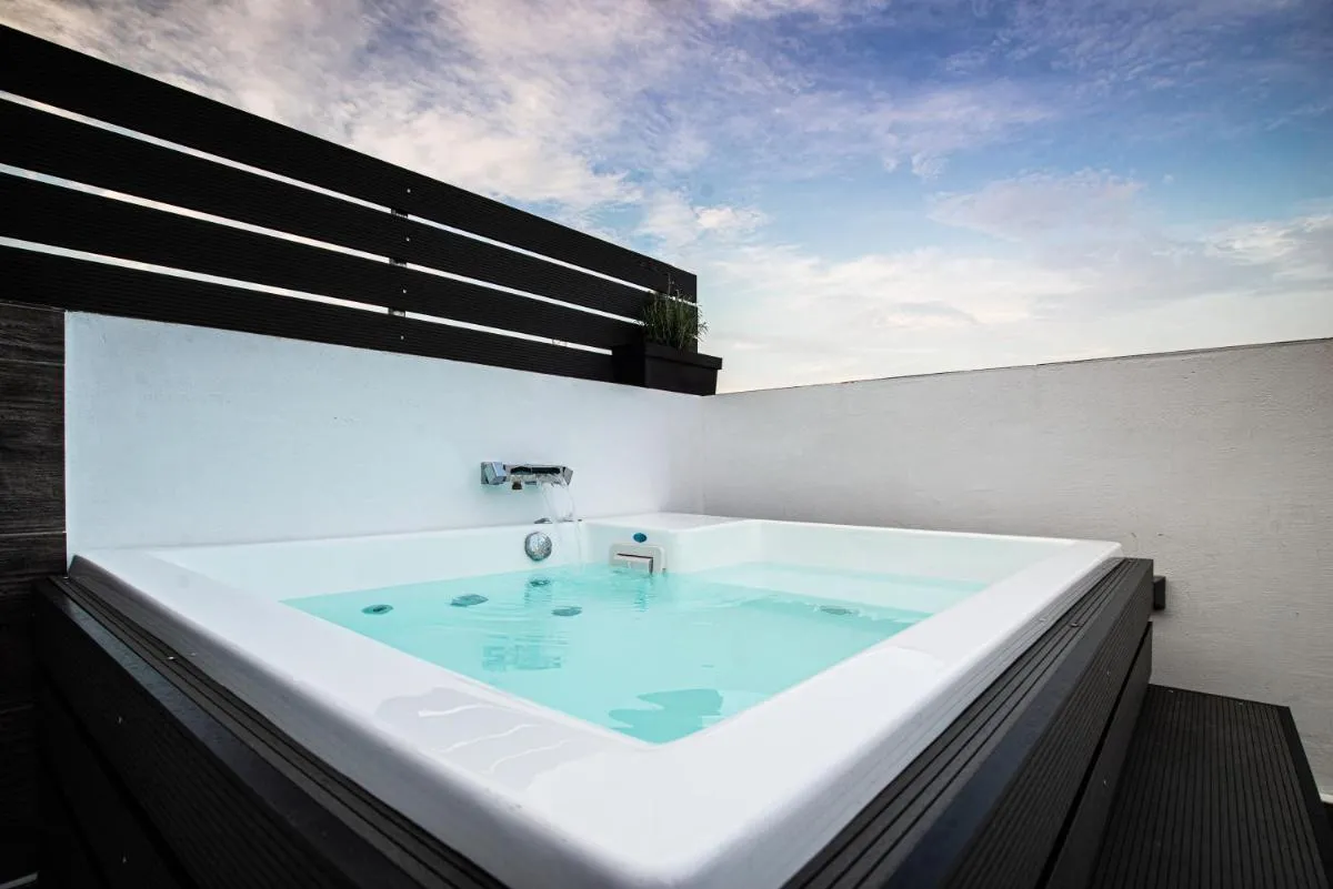 Image 2 of Private Jacuzzi & Acropolis View – The Urban Loft