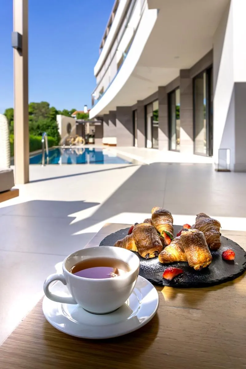 Image 4 of Somewhere Vouliagmeni