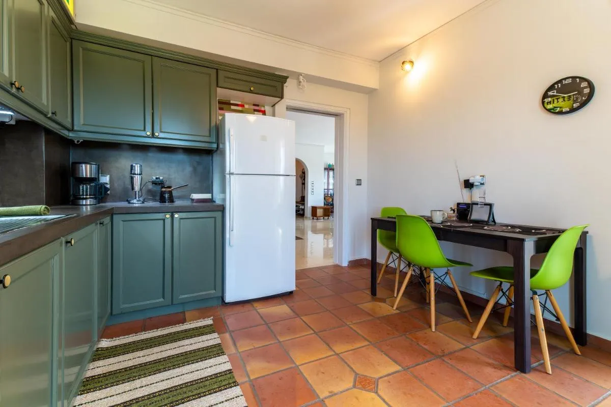 Image 2 of Spacious apartment in Kavouri