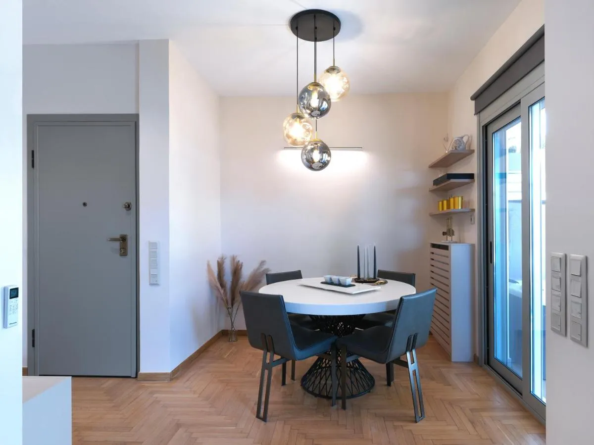 Image 3 of Unique Elegant Apartment