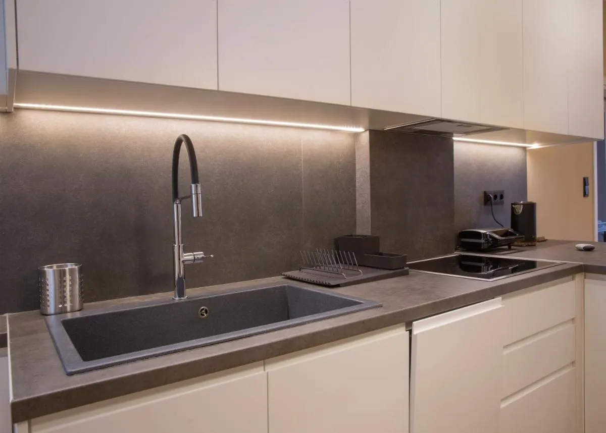 Image 2 of Urban Spacious Apartment Near Kallimarmaron