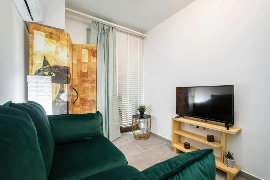 Image 4 of modern boutique apartment