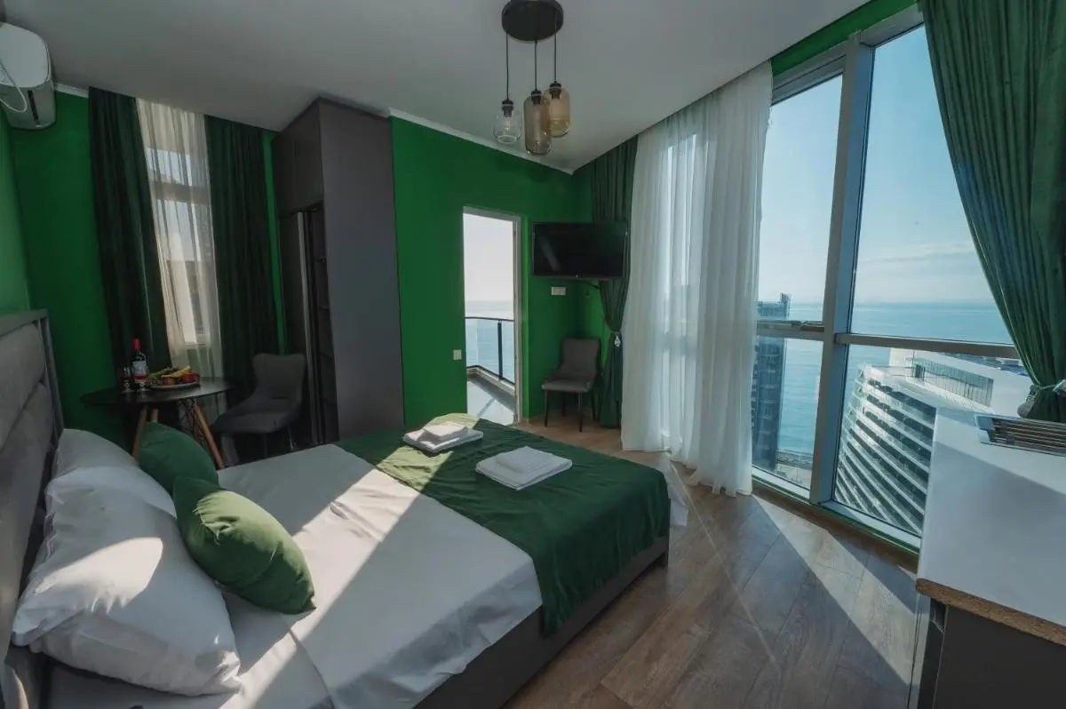 Image 1 of 18 FLOOR