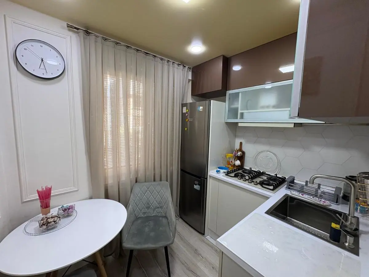 Image 5 of Apartment