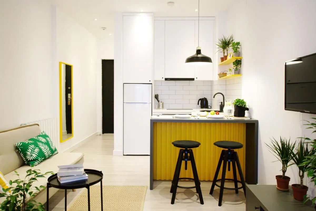 Image 2 of Banana Apartments