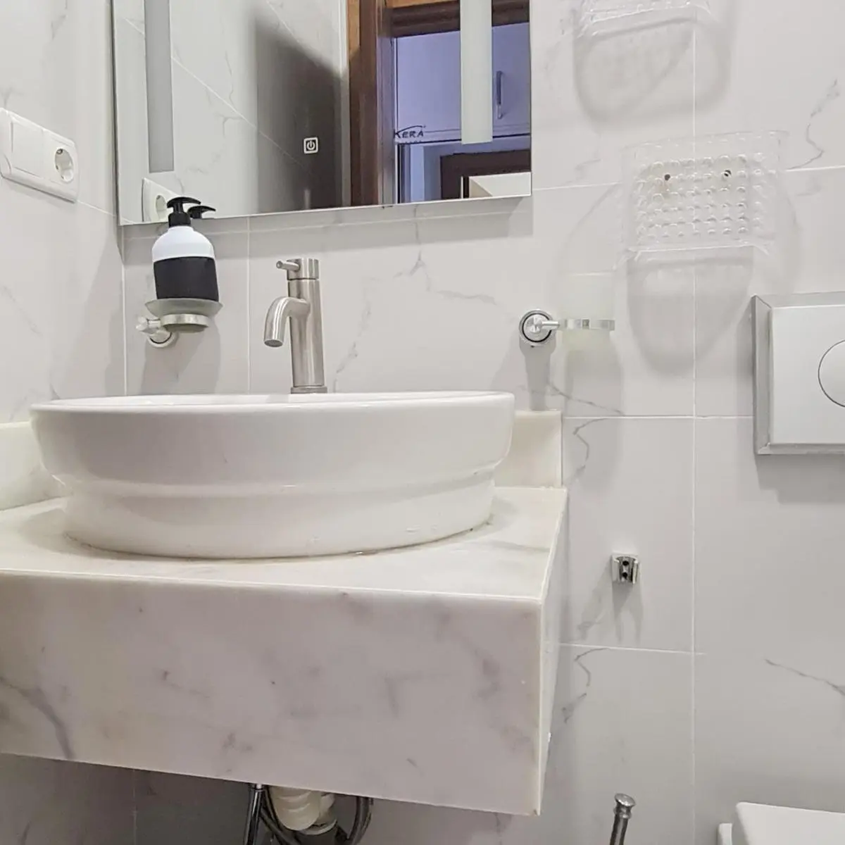 Image 2 of Cozy Sea View Queen Bed Studio#2 Free Wi-Fi Washer Balcony Bidet