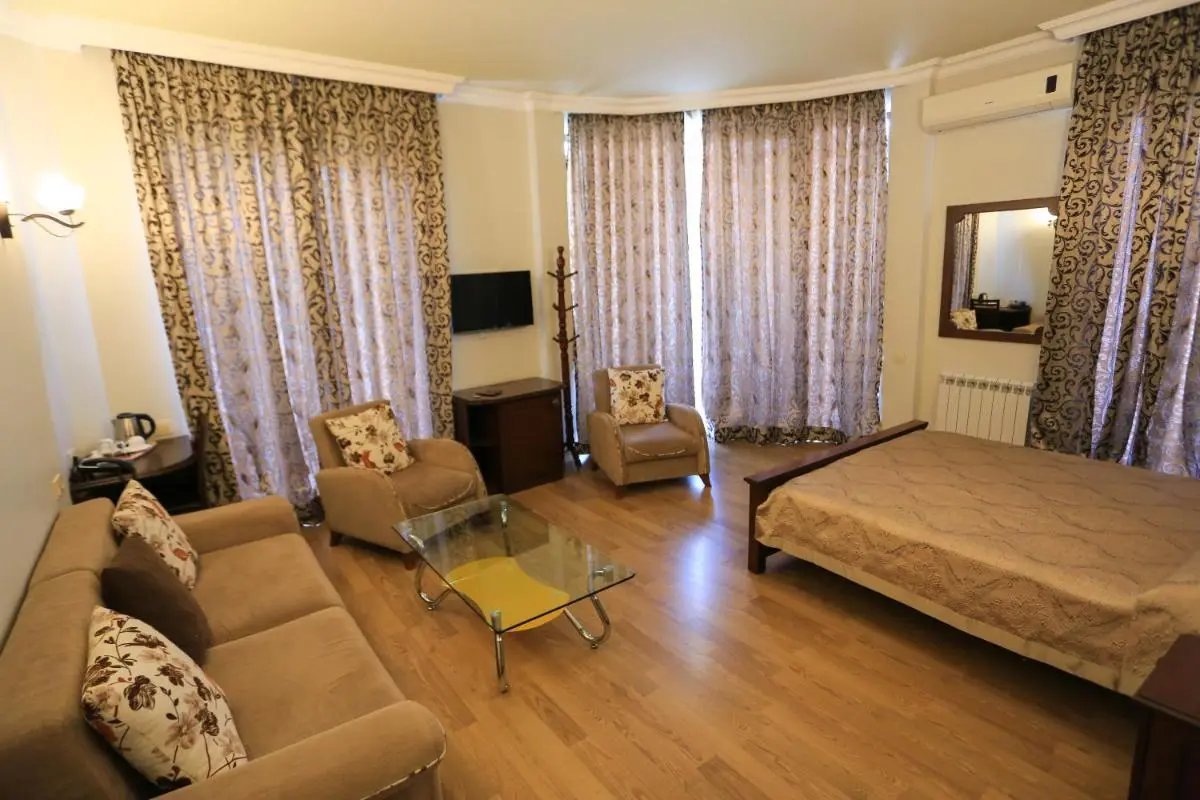 Image 1 of Eiffel Hotel