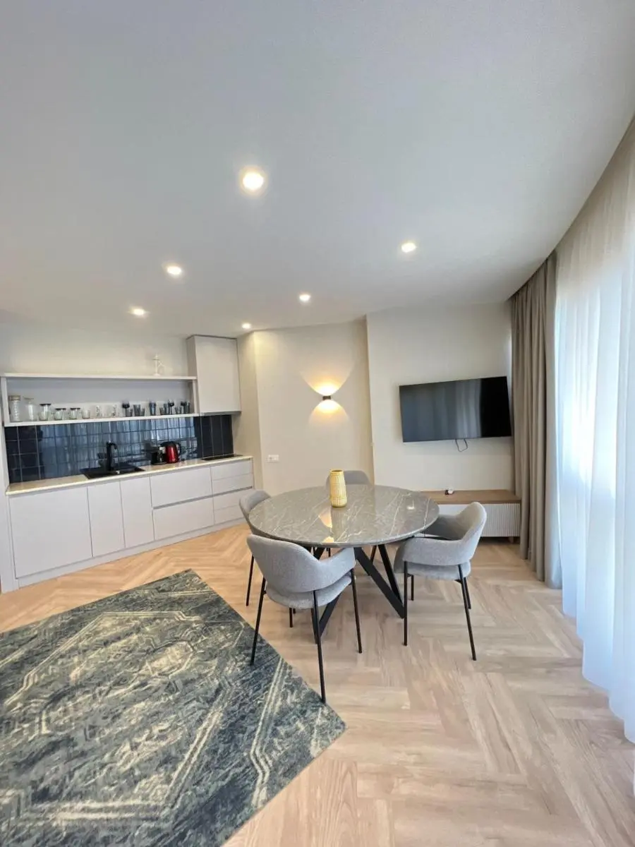 Image 3 of Holiday Lux Tower