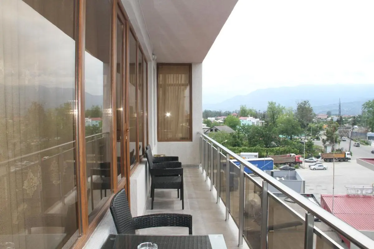 Image 3 of Hotel 725