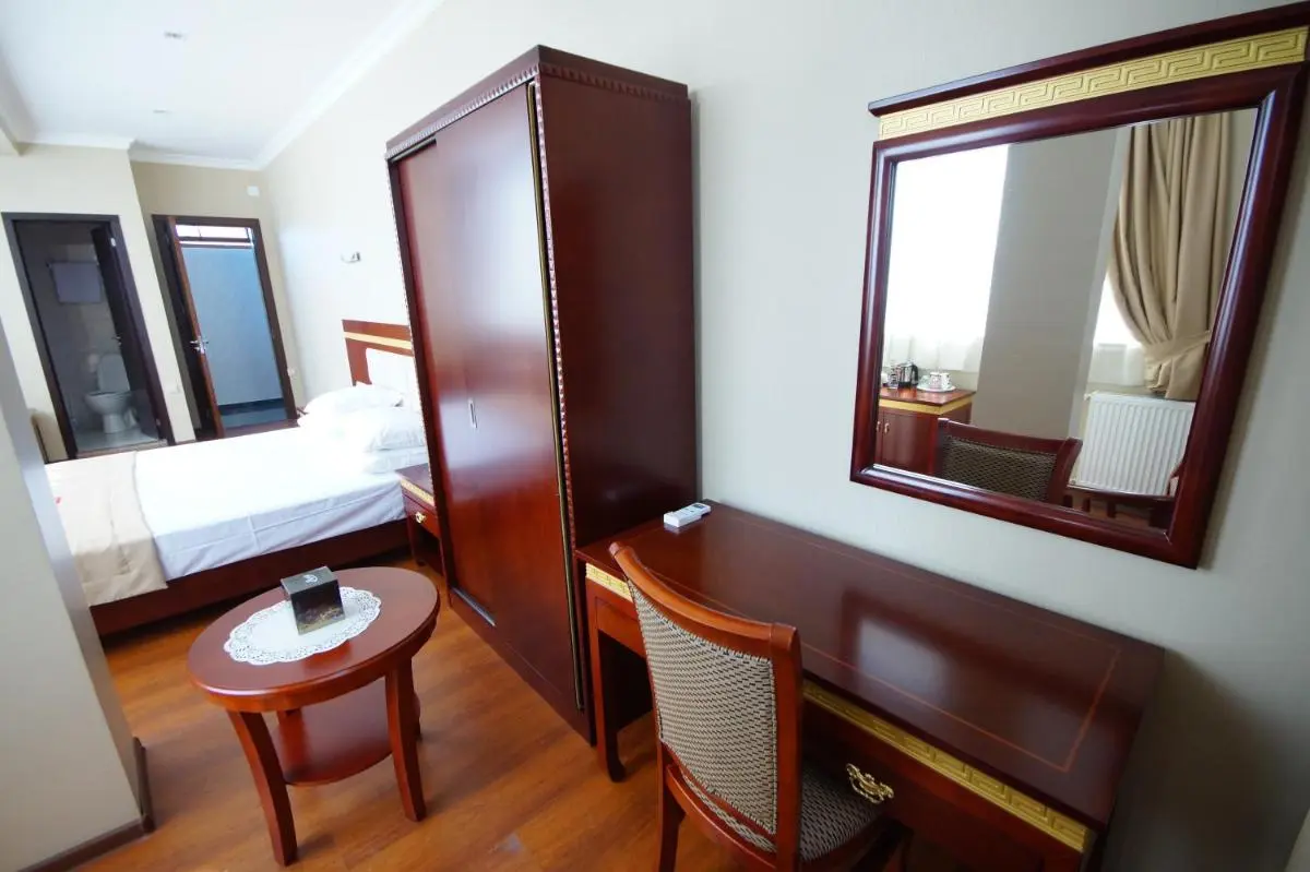 Image 6 of Hotel 725