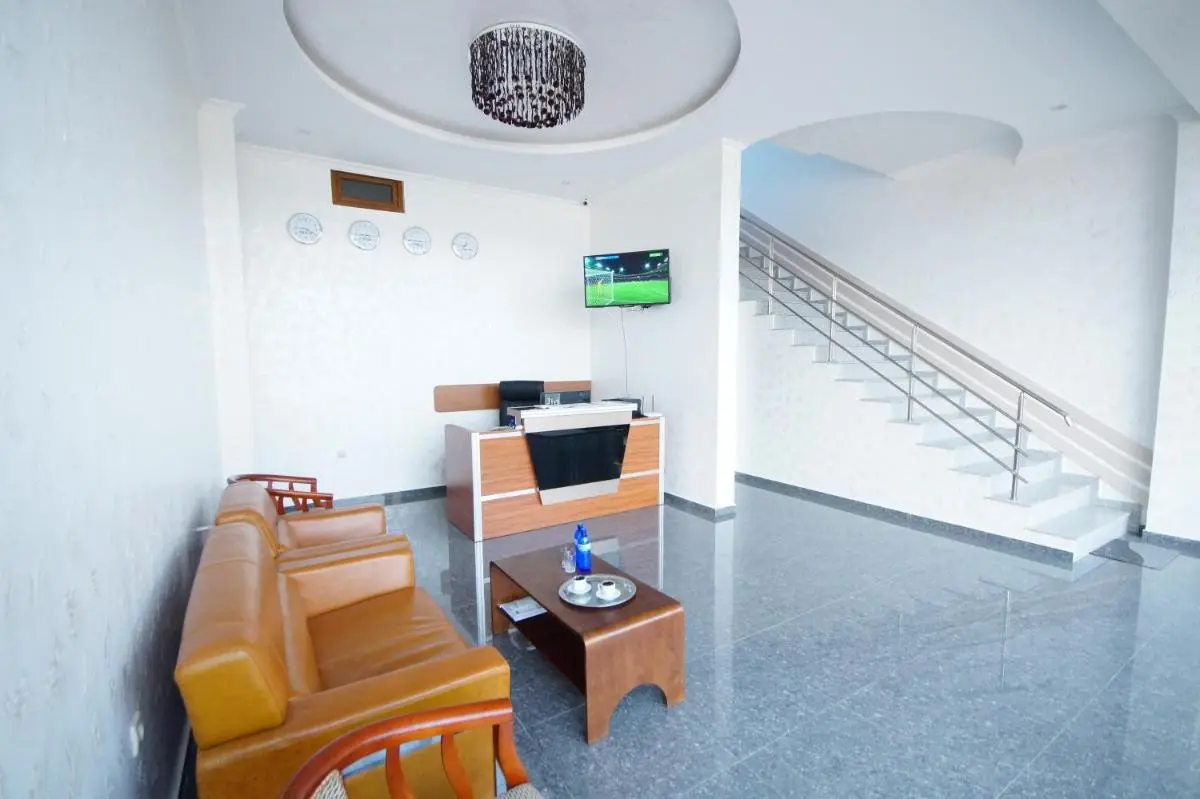 Image 5 of Hotel 725