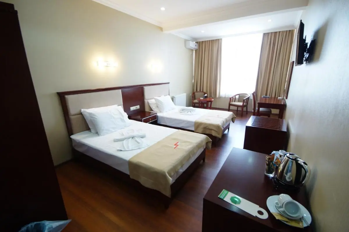 Image 2 of Hotel 725