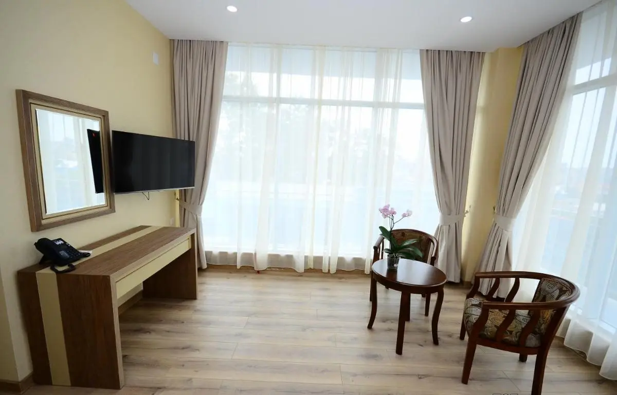 Image 4 of Hotel 725 B