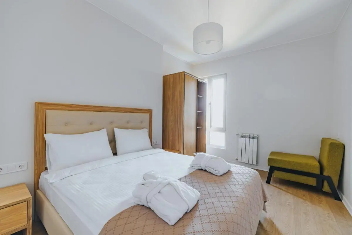 Image 1 of Komunna Luxe
