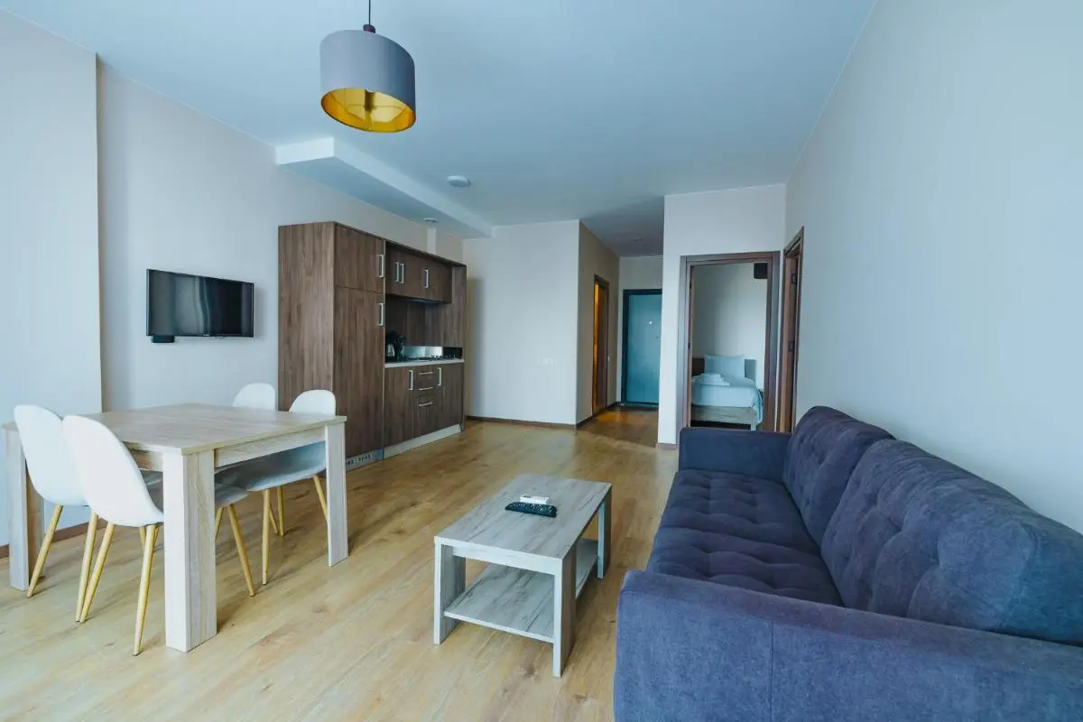 Image 4 of Komunna Luxe