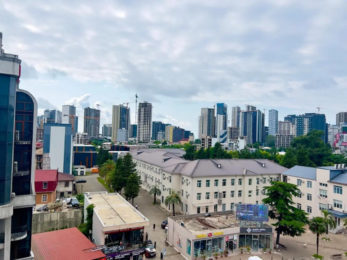 Image 1 of Квартира с отдельной спальней и боковым видом на горы
