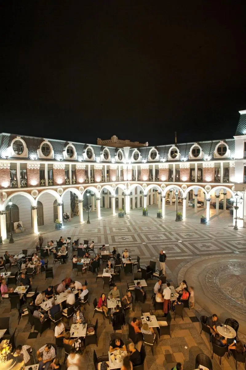 Image 3 of Piazza Four Colours