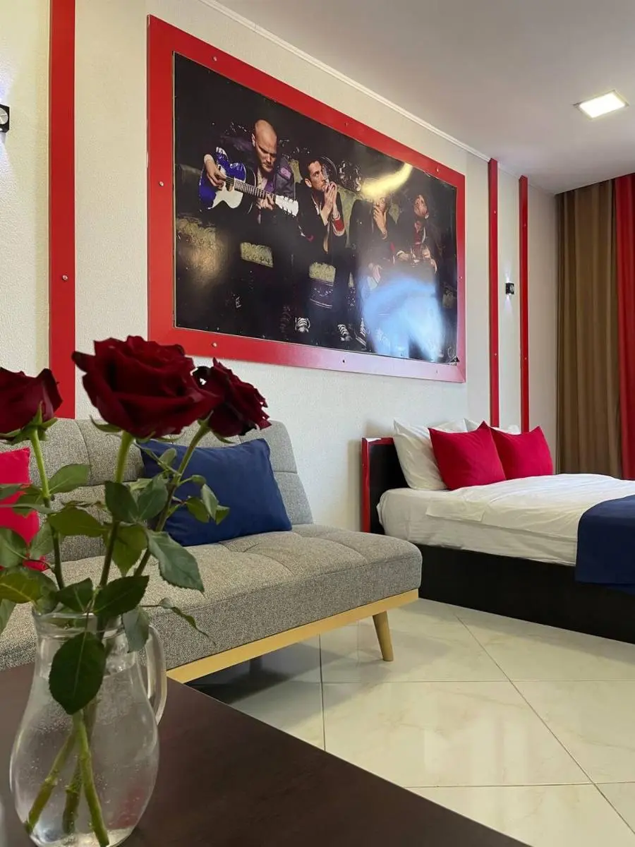 Image 3 of Rock Hotel First Line