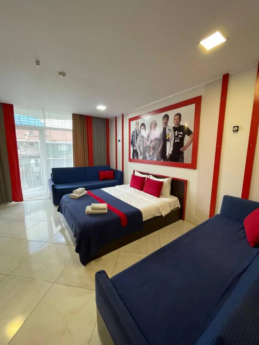 Image 4 of Rock Hotel First Line