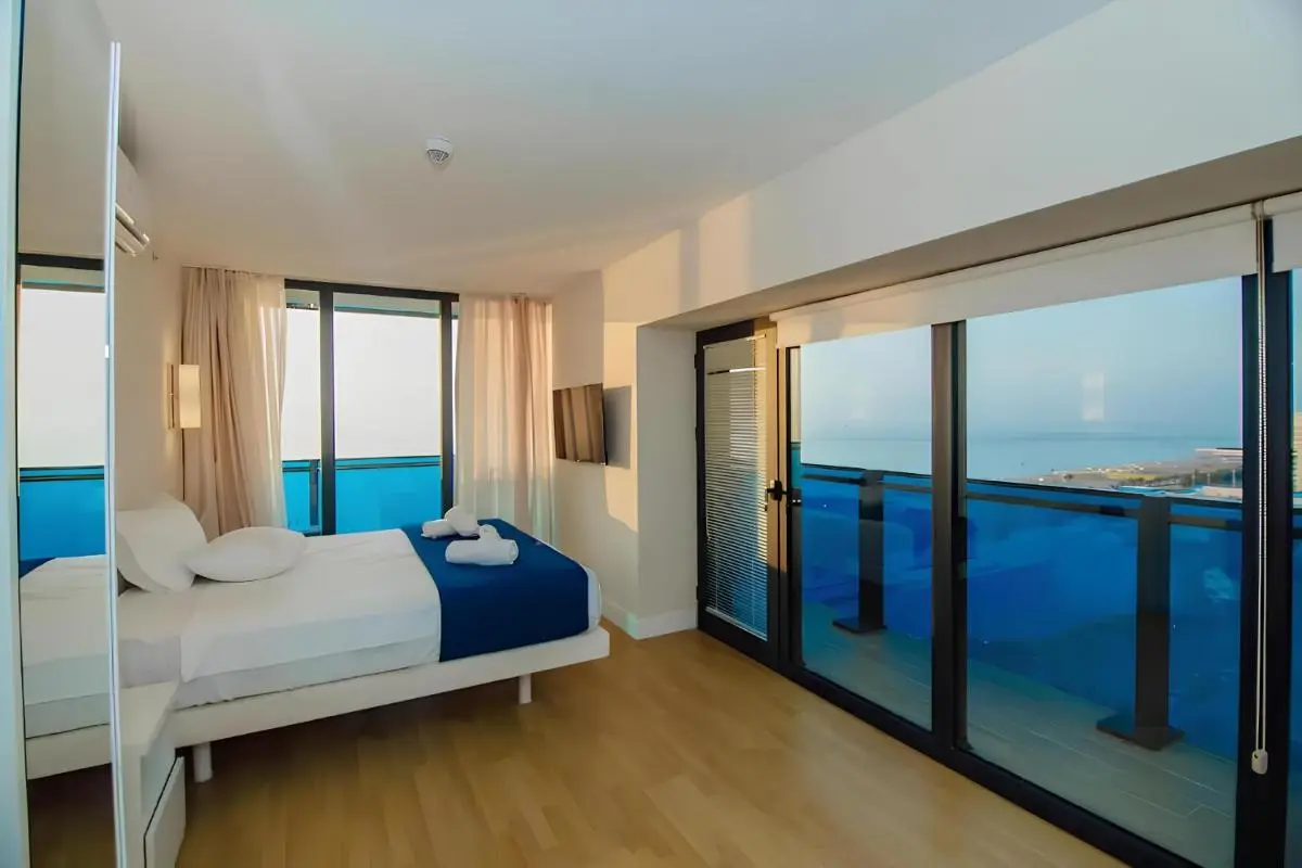 Image 6 of SeaView Suite With Panoramic View