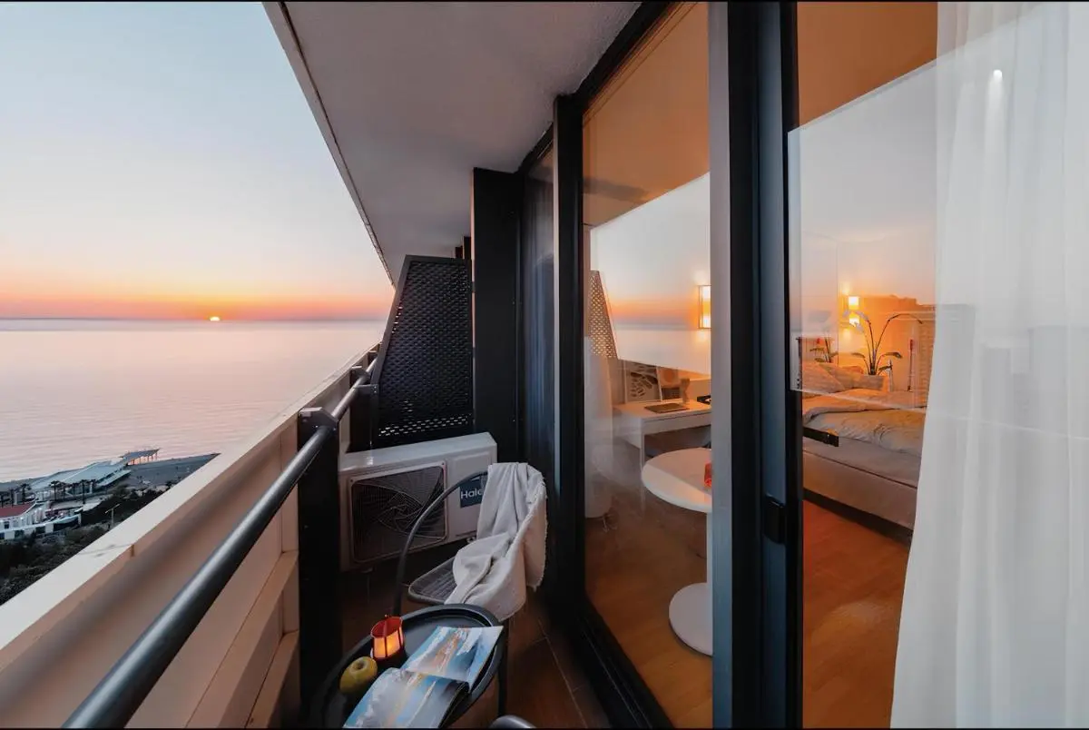 Image 2 of SeaView Suite With Panoramic View