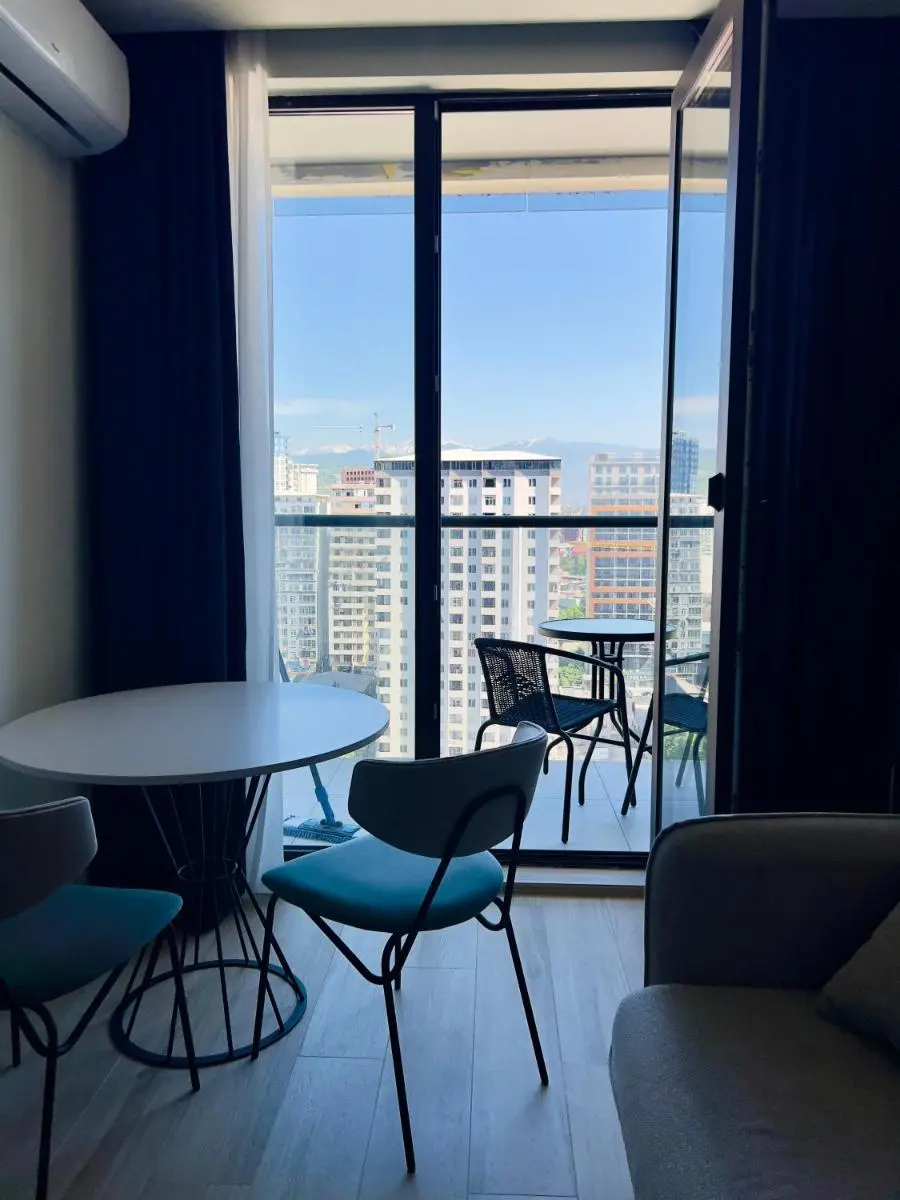 Image 3 of Солнечная квартира с отдельной спальней и панорамным видом на горы Next Apartments