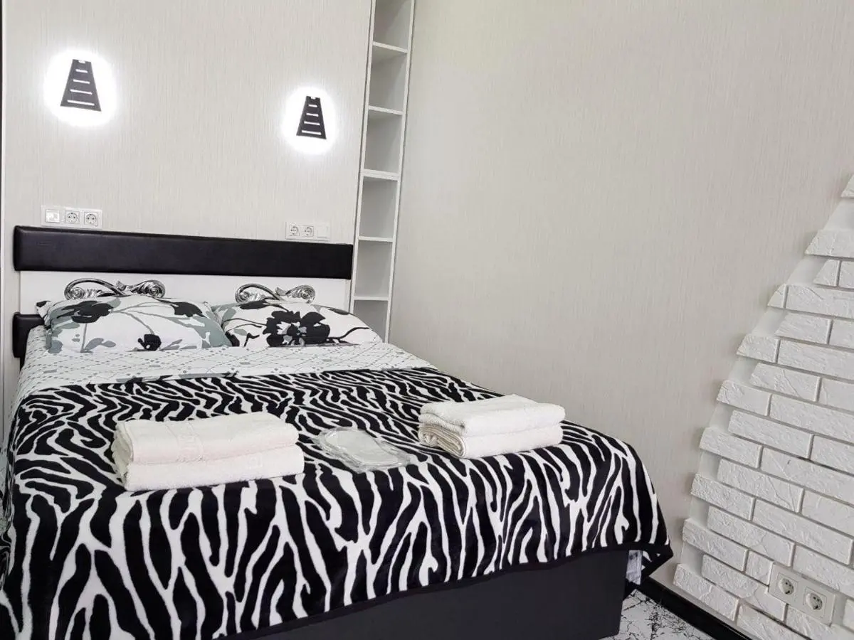 Image 6 of Studio “Black – White”