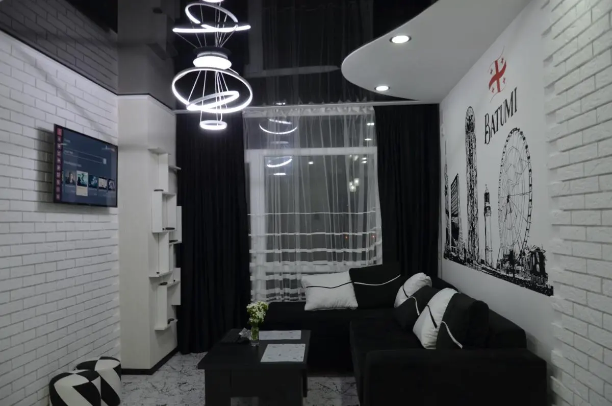Image 4 of Studio “Black – White”