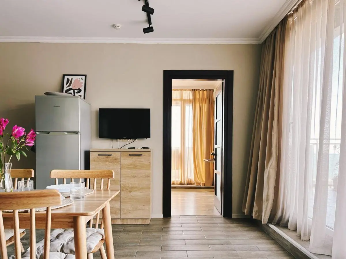 Image 4 of Sunset Apartment