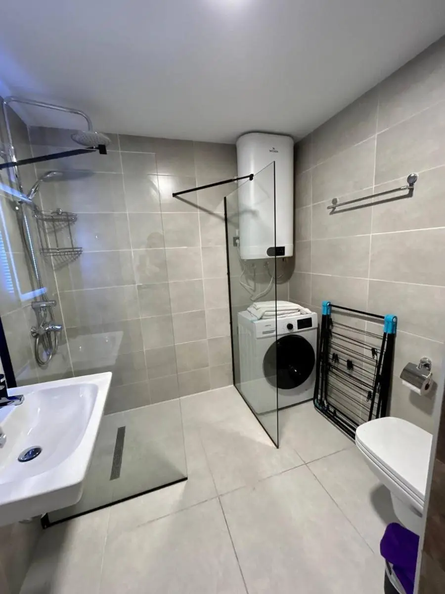 Image 4 of Swimming Paradise Apartments