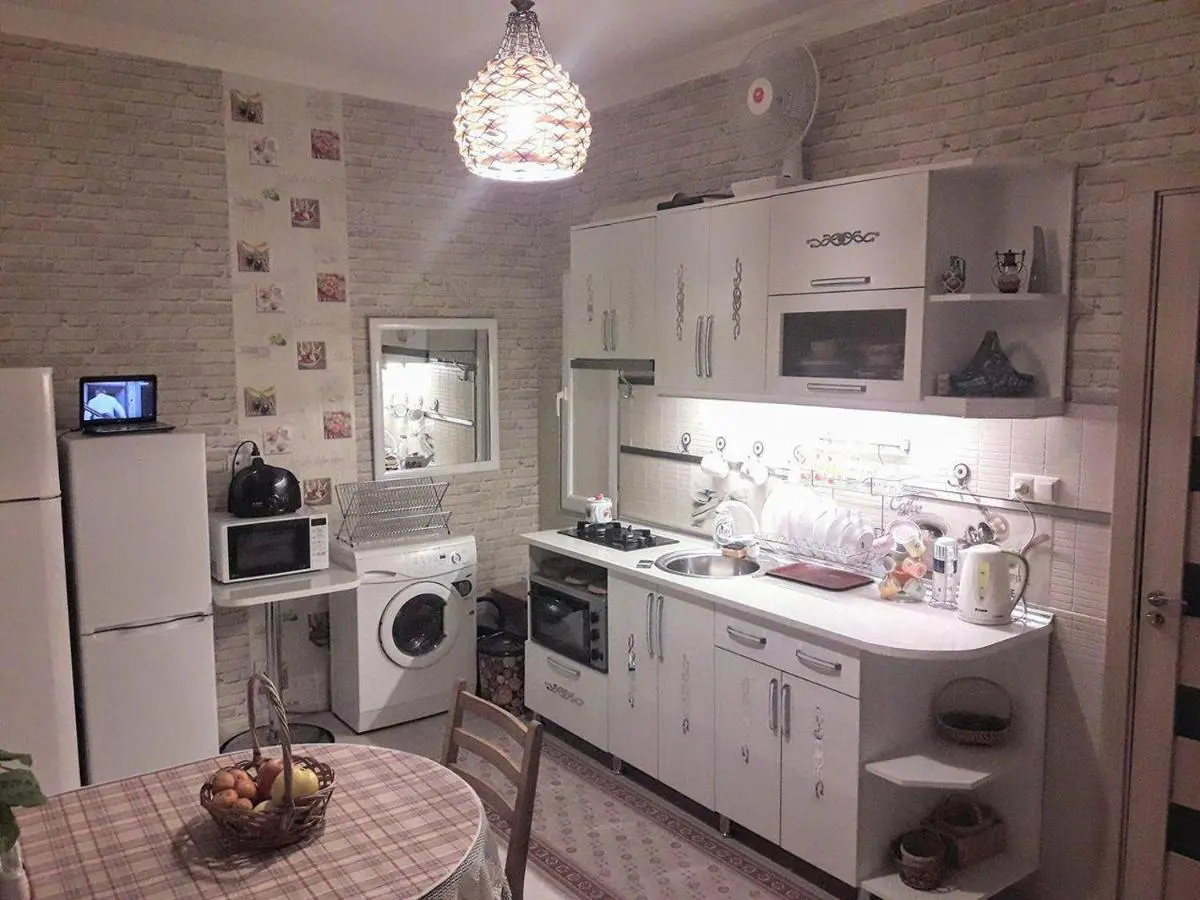 Image 2 of apartamenti drevni batumi