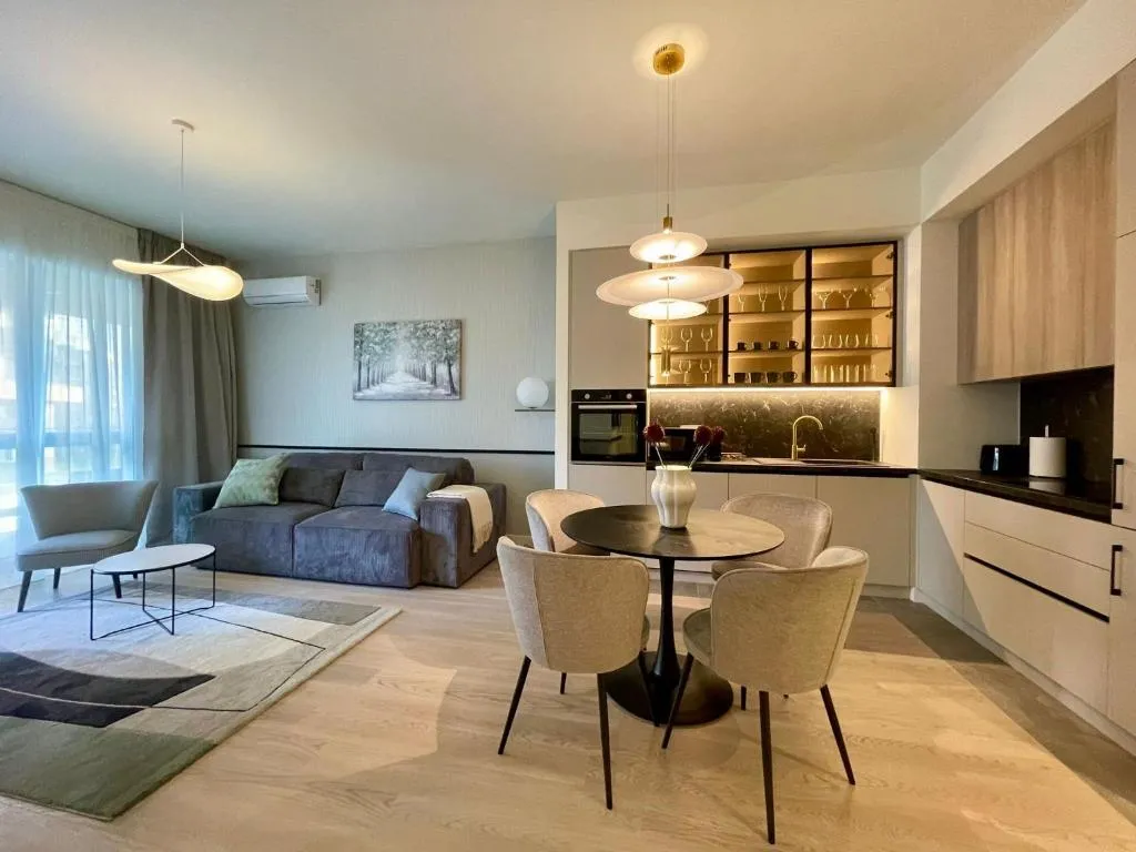 Aglaya 3 – Luxury 2BR Apartment