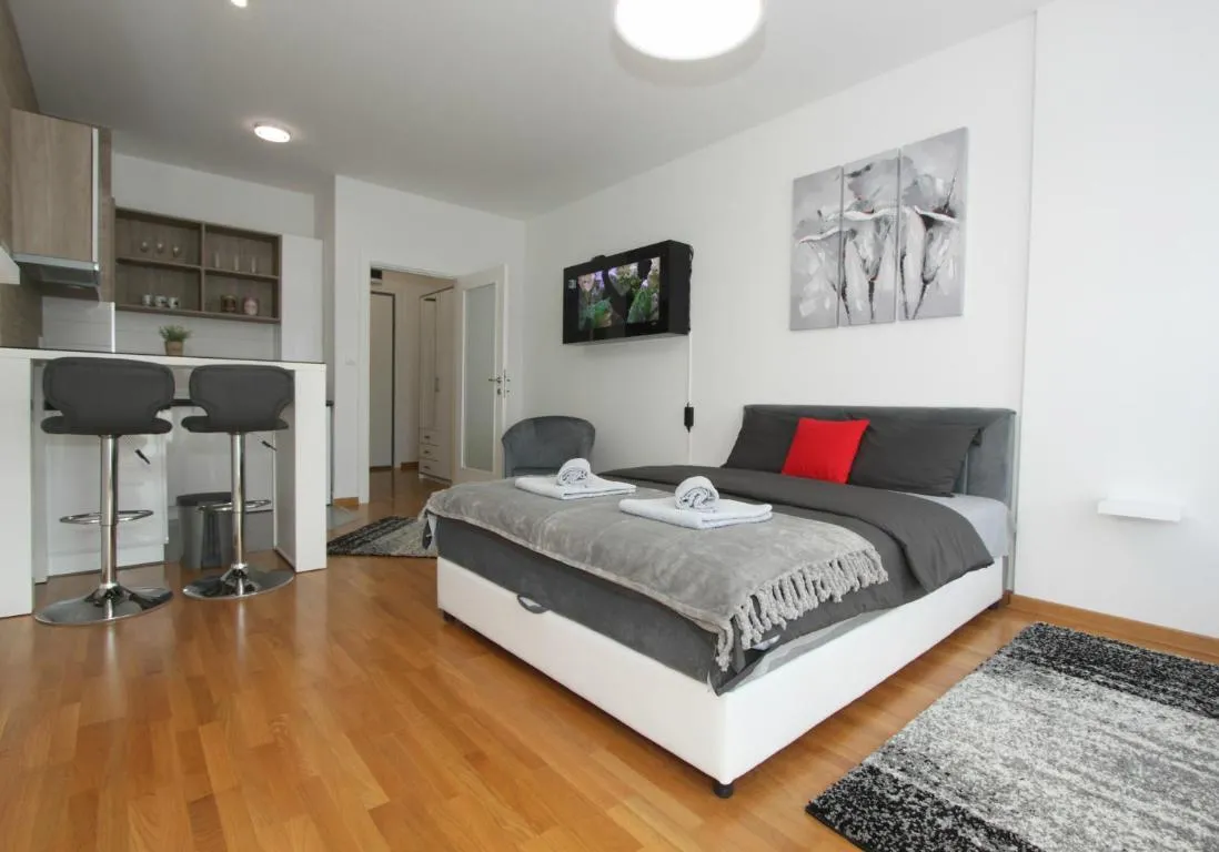 Apartment Moonstone 5 — 1