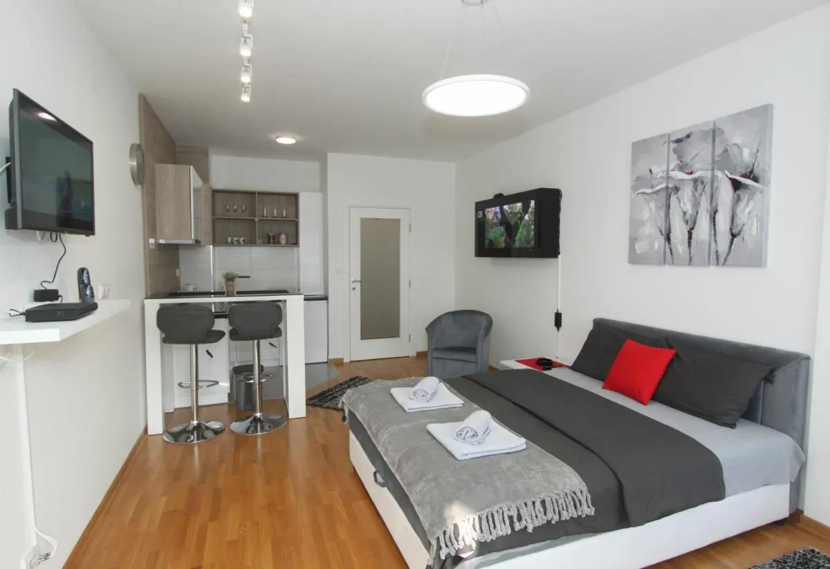 Apartment Moonstone 5 — 5
