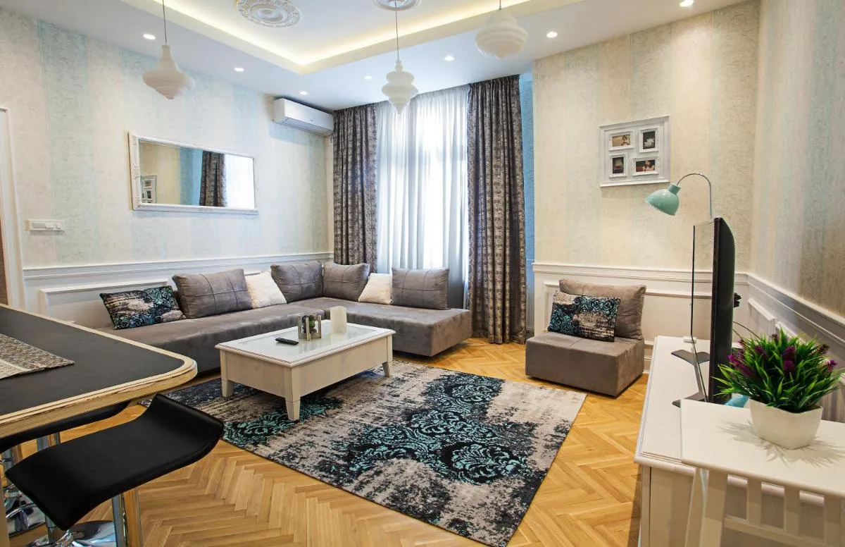 Apartment Passage — 5