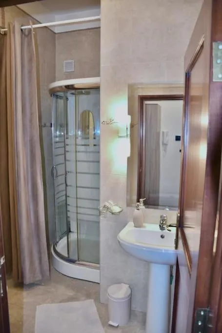 Apartment in Belgrade with small parking space — 4