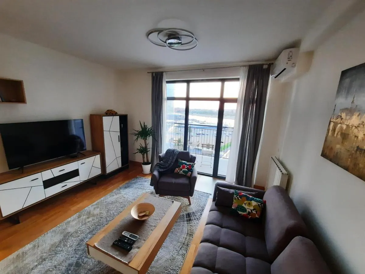 B-G Waterfront Apartment — 5