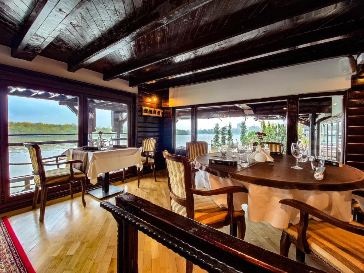 Bahus Inn — 4