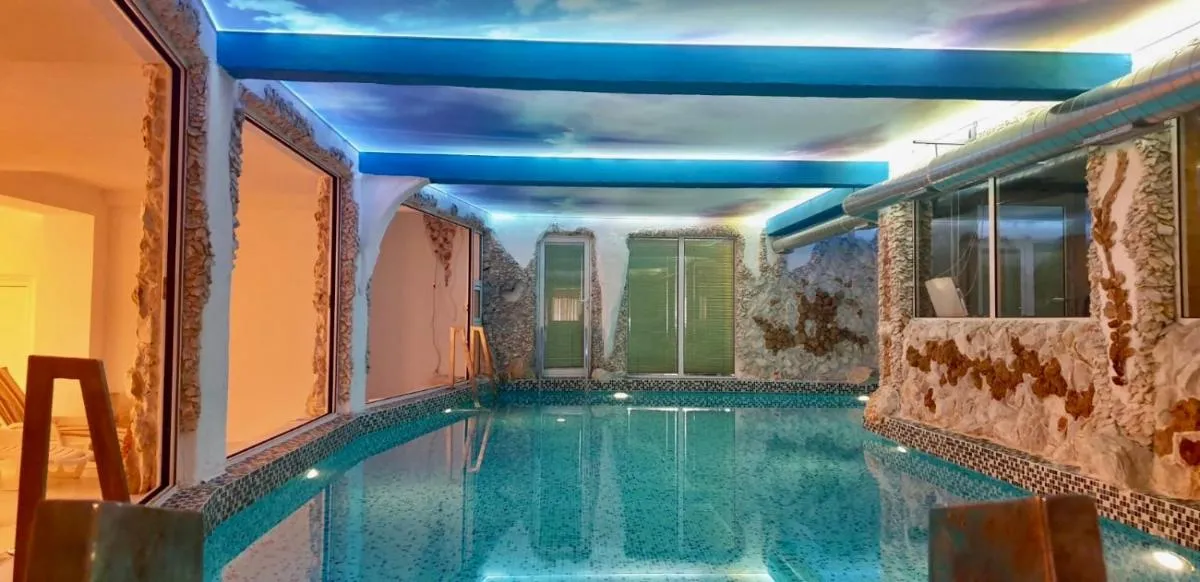 Bali Colosseum Hotel — 3