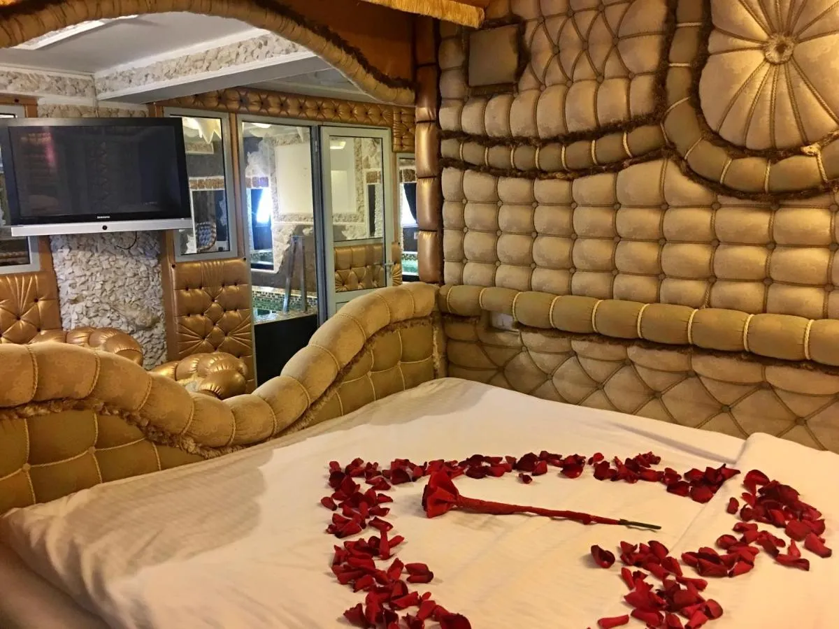 Bali Colosseum Hotel — 2