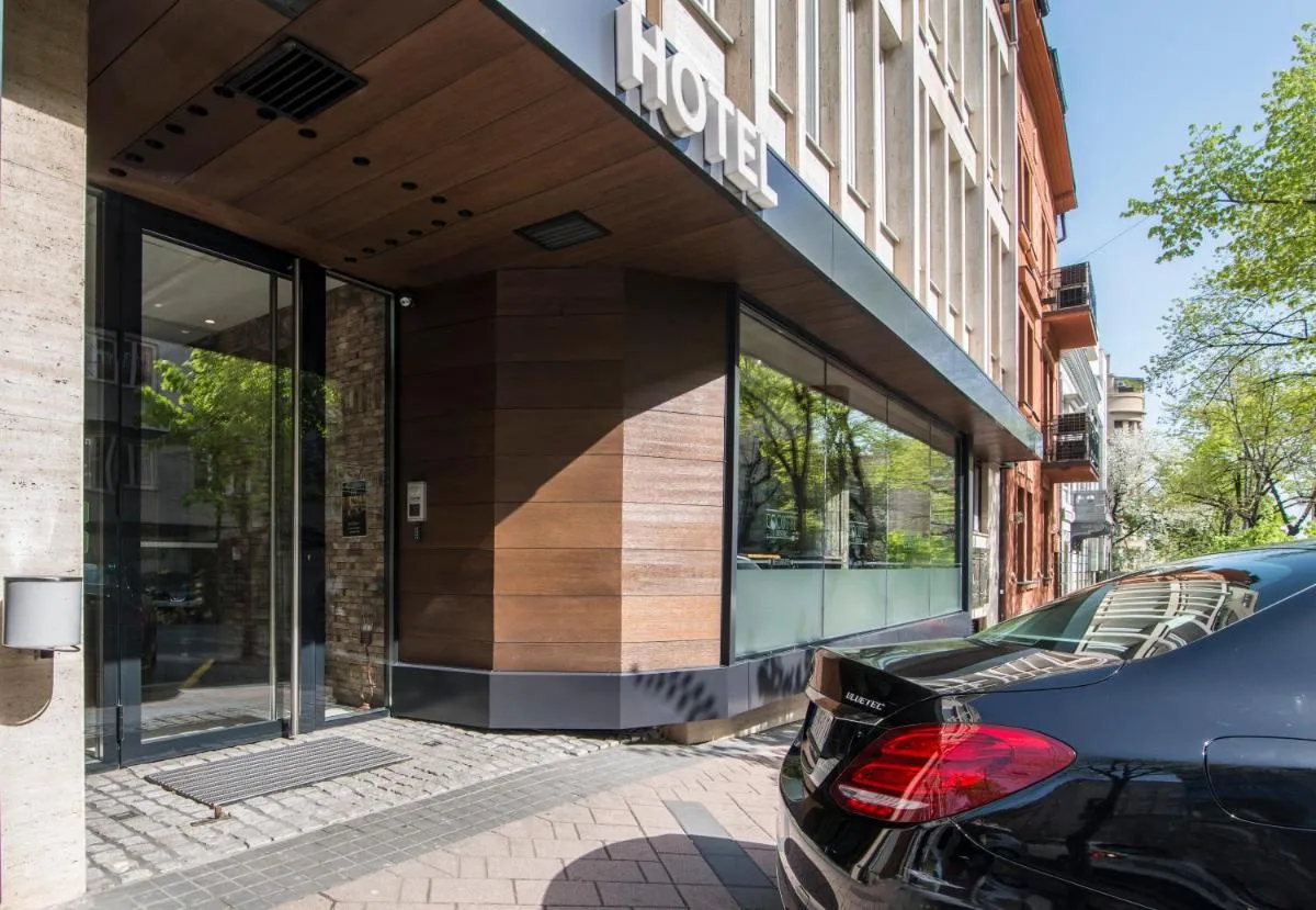 Belgrade Inn Garni Hotel — 2
