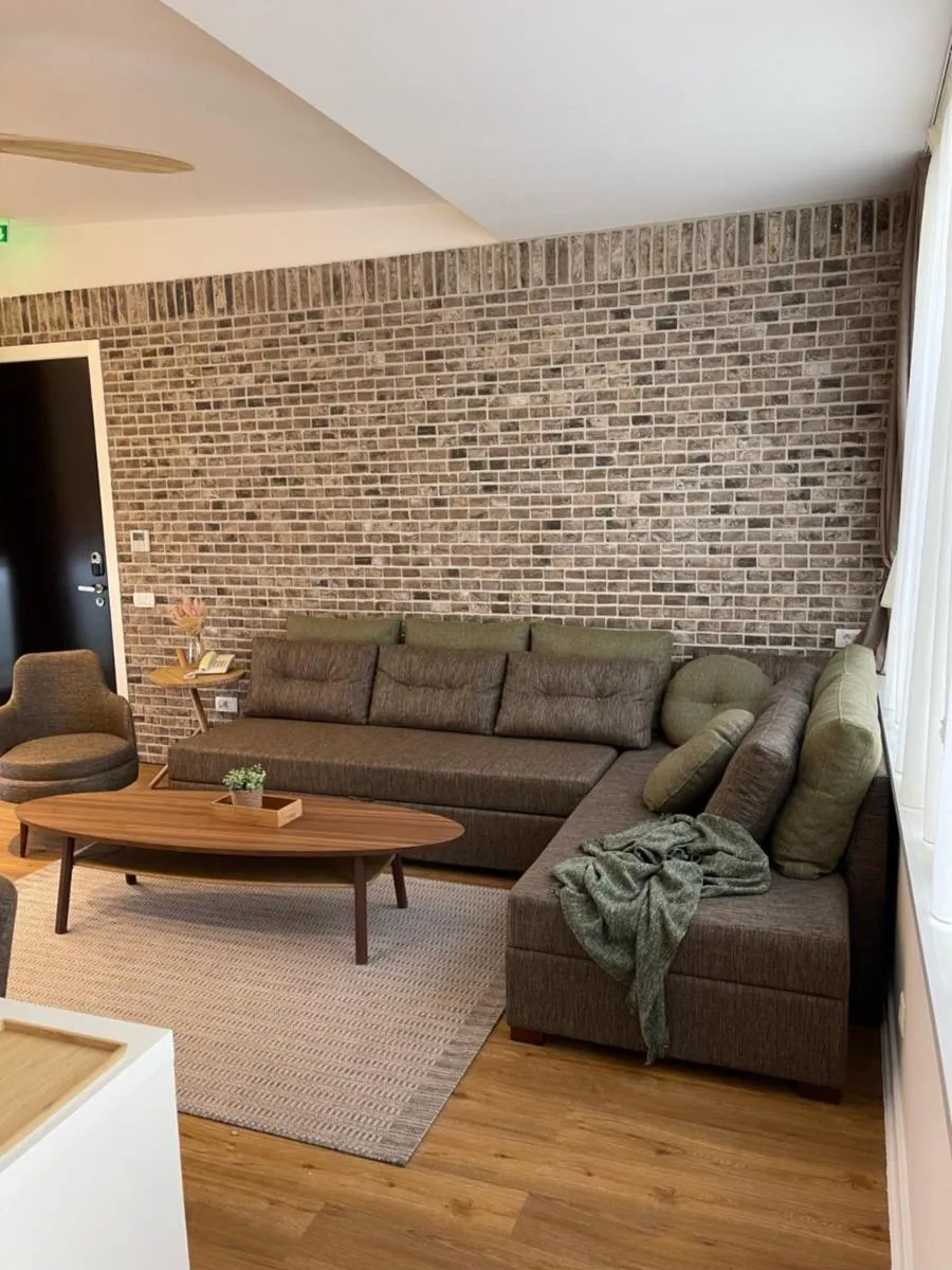 Belgrade Inn Garni Hotel — 3