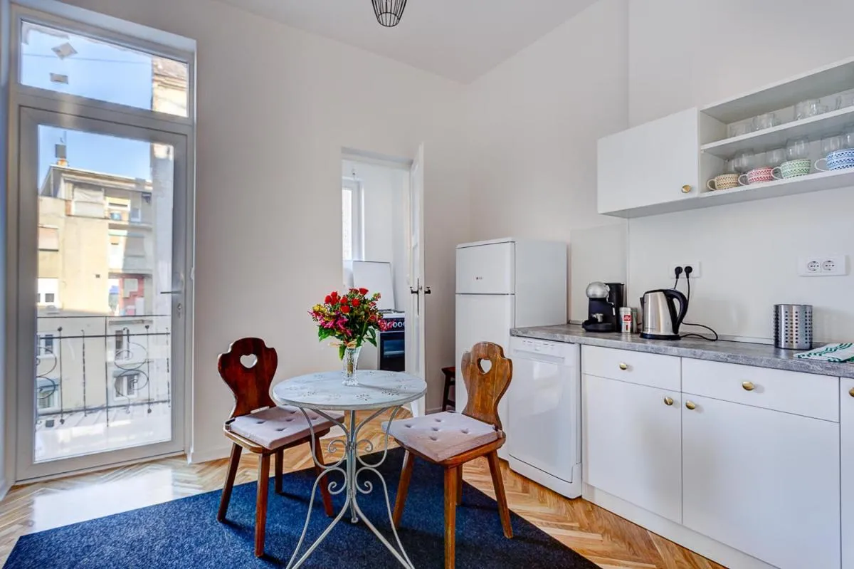 Bright Apartment Central — 3