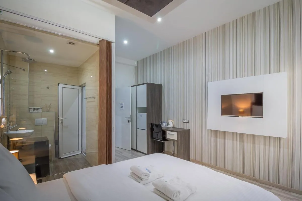 Central Park Residence — 3