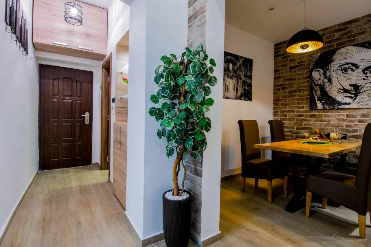 Cosmopolitan Apartment — 4