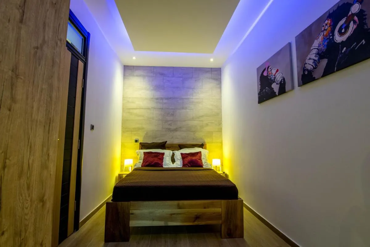Cosmopolitan Apartment — 2