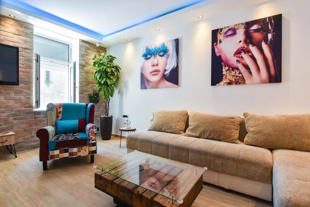 Cosmopolitan Apartment — 5